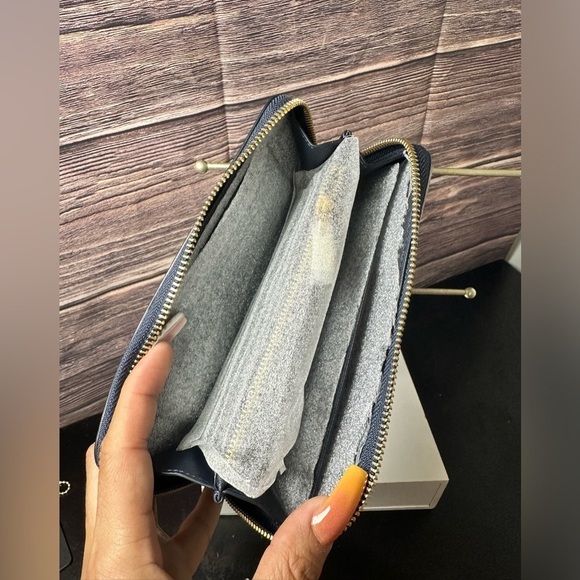 Kate Spade Morgan Flower Bed Embossed Zip-around Continental Wallet - Picture 6 of 6